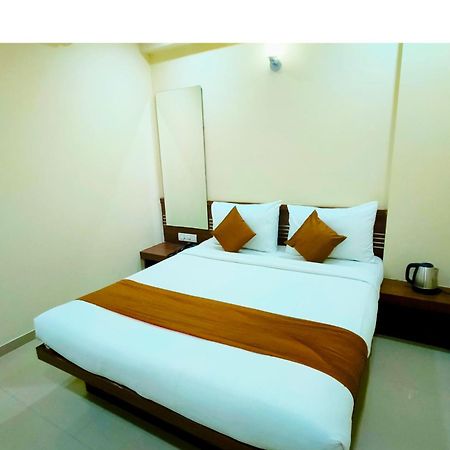 Sai Srushti By Neem Square Otel Shirdi Dış mekan fotoğraf