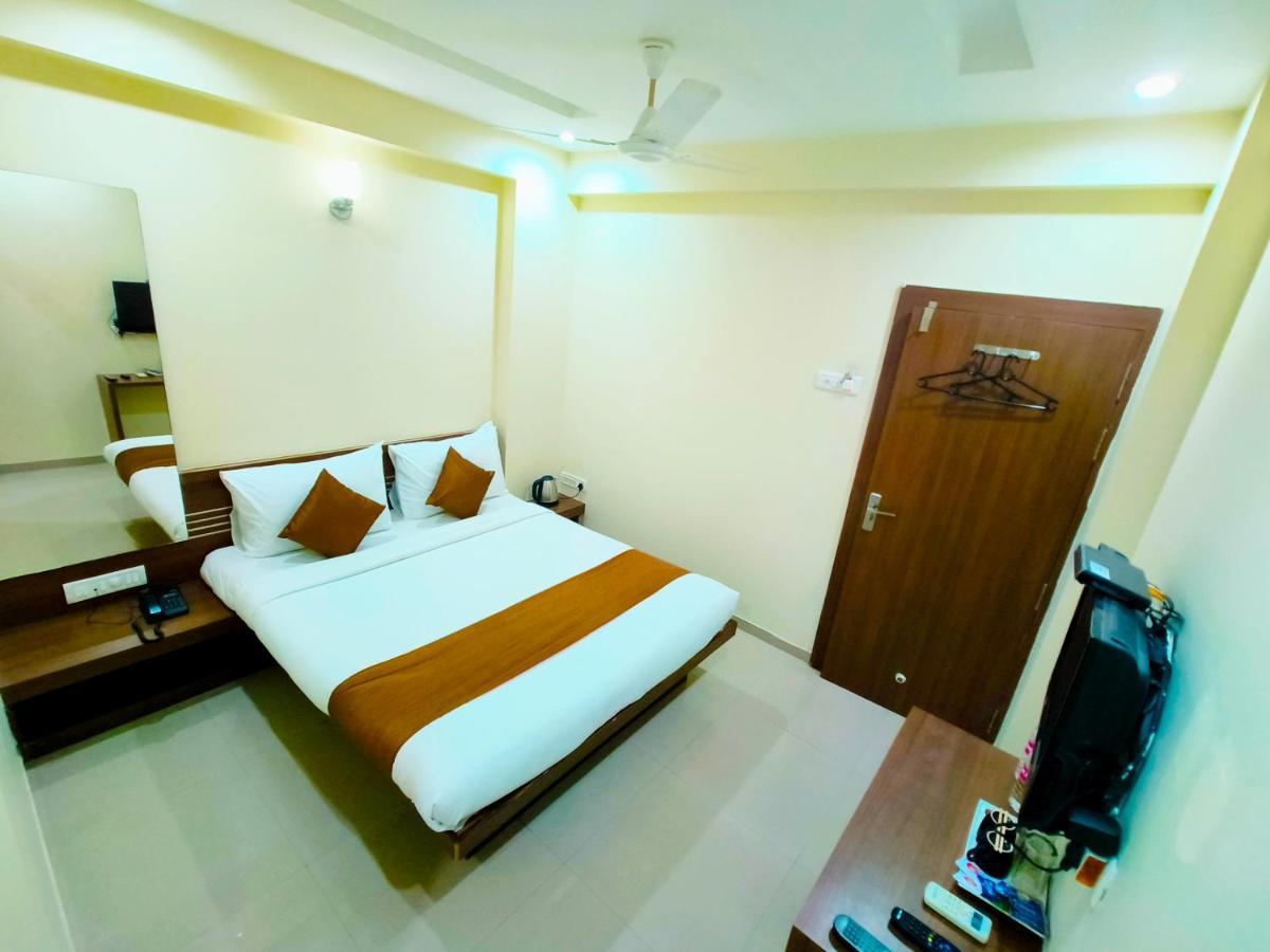 Sai Srushti By Neem Square Otel Shirdi Dış mekan fotoğraf