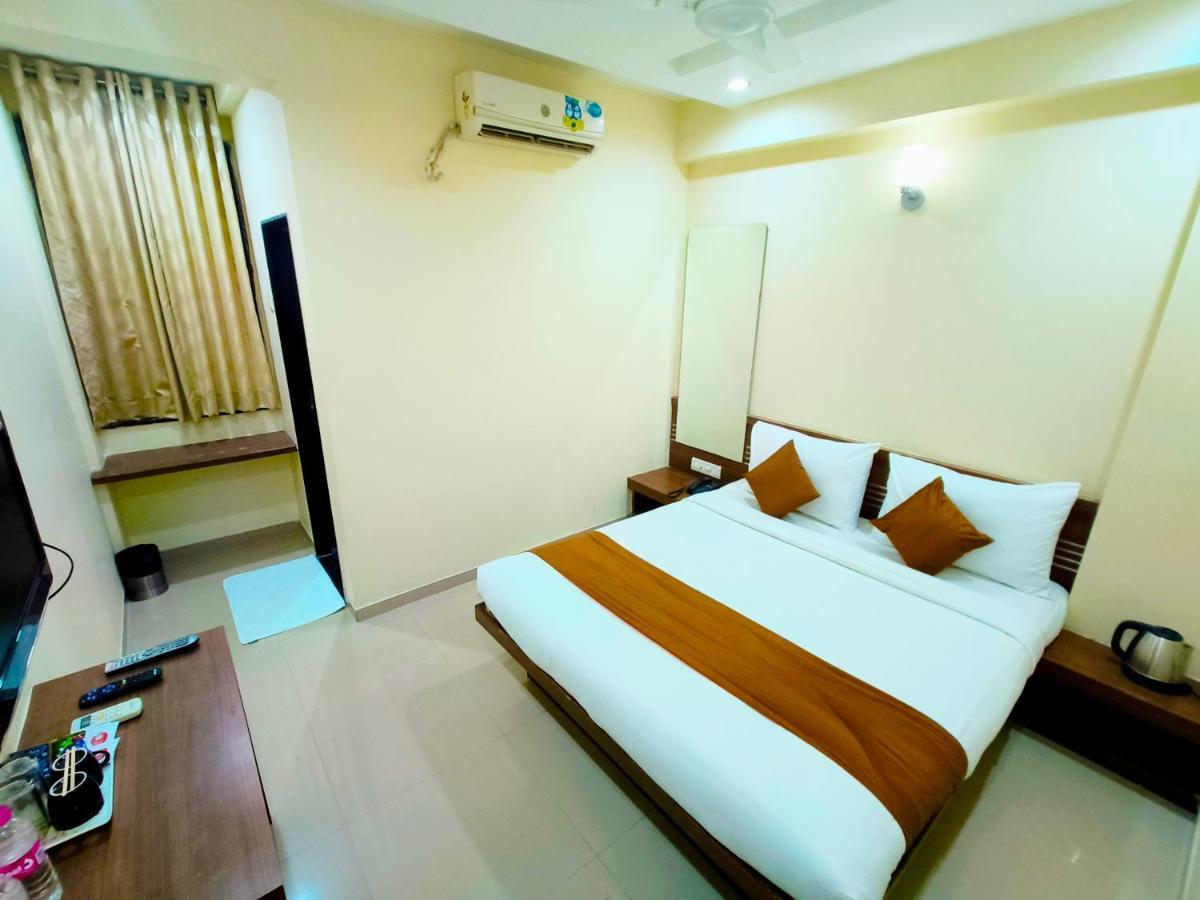 Sai Srushti By Neem Square Otel Shirdi Dış mekan fotoğraf