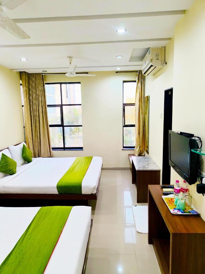 Sai Srushti By Neem Square Otel Shirdi Dış mekan fotoğraf