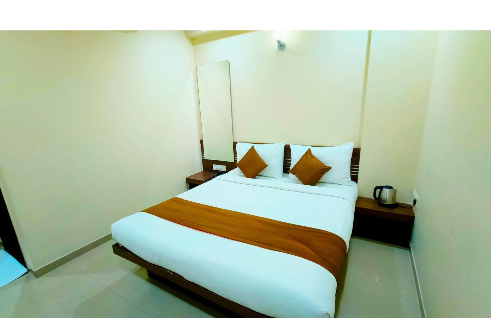 Sai Srushti By Neem Square Otel Shirdi Dış mekan fotoğraf