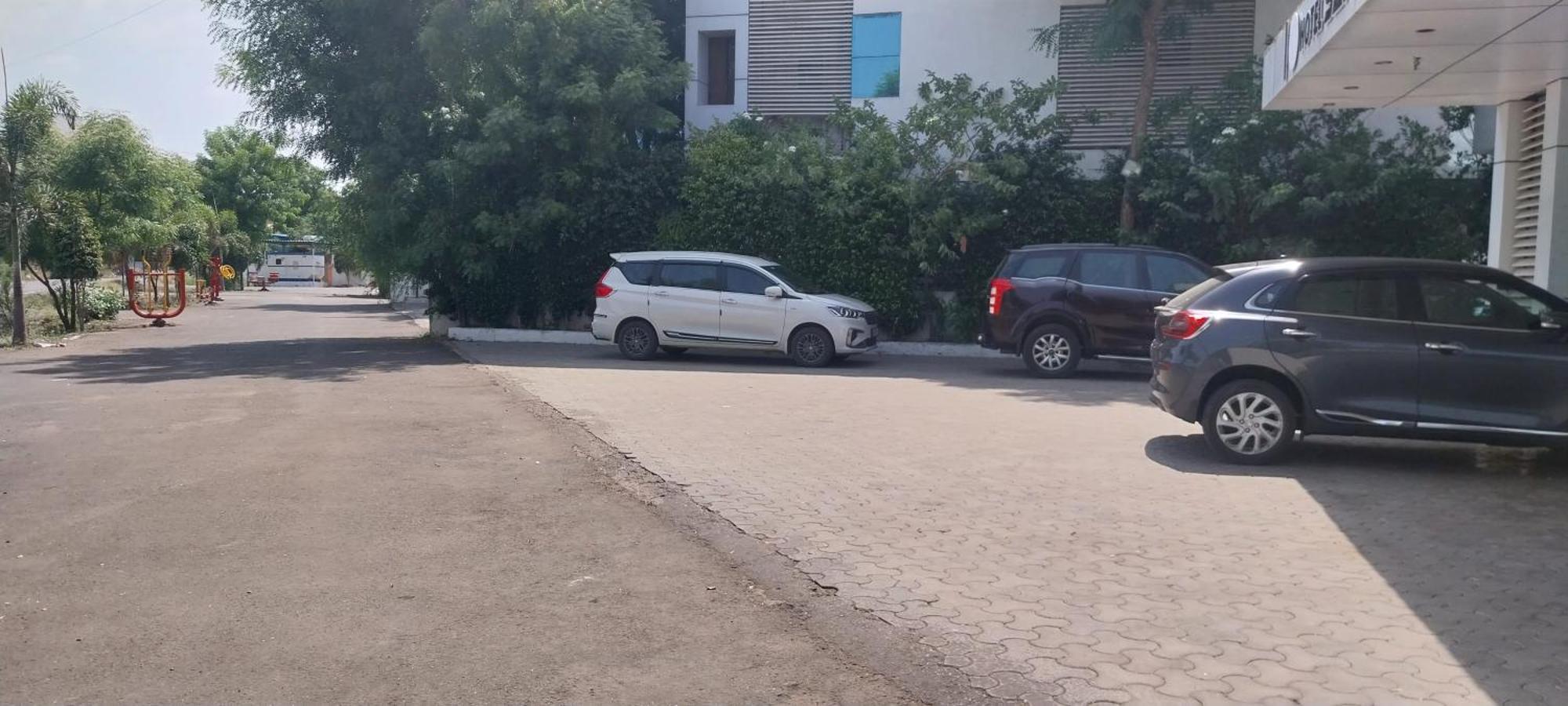 Sai Srushti By Neem Square Otel Shirdi Dış mekan fotoğraf